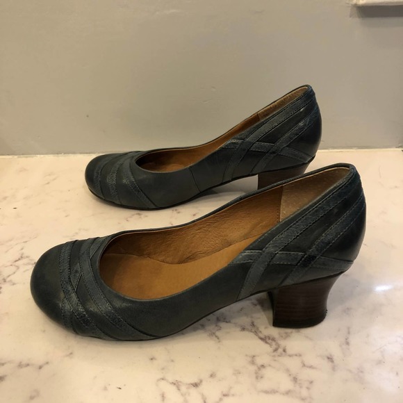 Miz Mooz Blue Leather Pumps/Heels Size 7 EUC - Picture 3 of 7